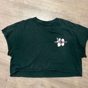 TRADER JOES CROPPED GRAPHIC T SHIRT